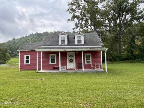 8 Rabbit College Road, Petersburgh, NY 12138