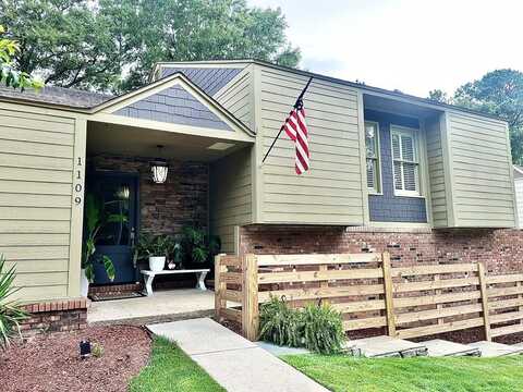 1109 Strathmore, Dothan, AL 36301