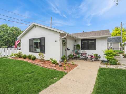 104 E 3rd Avenue, Indianola, IA 50125