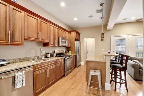 423 E 5th 2, Boston, MA 02127