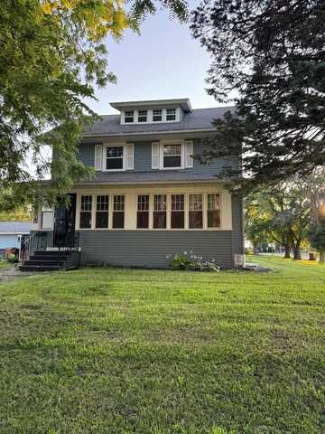 104 1st St, Rockwell City, IA 50579