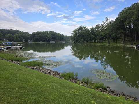 464 Roxbury Road, Valparaiso, IN 46385