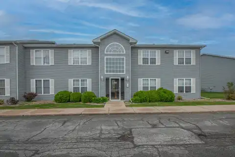 8243 Lincoln Circle, Merrillville, IN 46410
