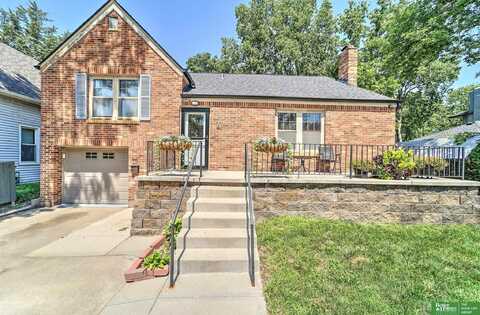 5902 Leavenworth Street, Omaha, NE 68106