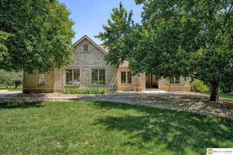 16498 Cinnamon Drive, Omaha, NE 68136