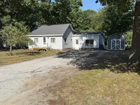 172 N 6th Avenue, Fruitport, MI 49415