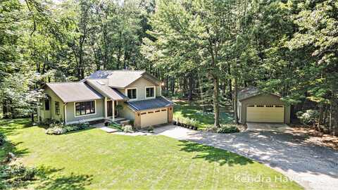 8601 Winterforest Drive NE, Rockford, MI 49341