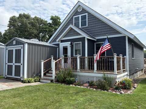 58911 Long Lake Road, Colon, MI 49040