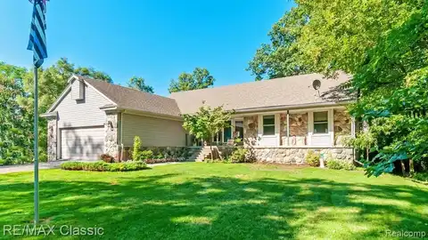 3355 Boyer Street, Walled Lake, MI 48390