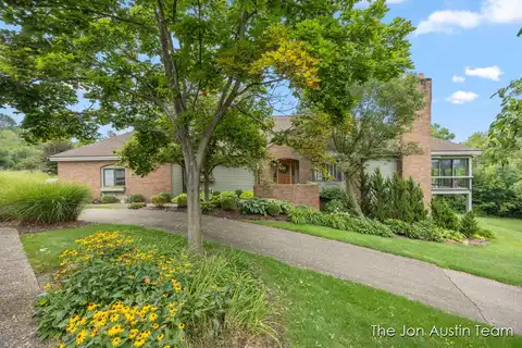 875 Cascade Hills E Drive SE, Grand Rapids, MI 49546