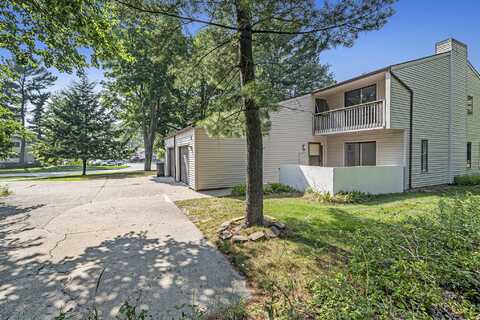 17424 Parkwood Drive, Spring Lake, MI 49456