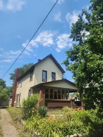 721 Fairview Avenue NE, Grand Rapids, MI 49503