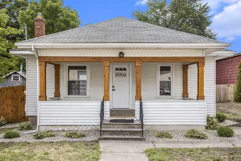105 Fayette, Augusta, MI 49012