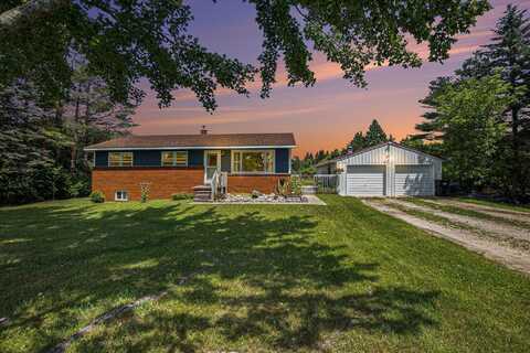 880 W Maple Street, Mecosta, MI 49332