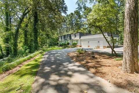 101 Longwood Ln., Greenwood, SC 29646