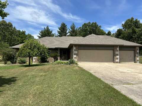602 Curry Avenue, Ava, MO 65608
