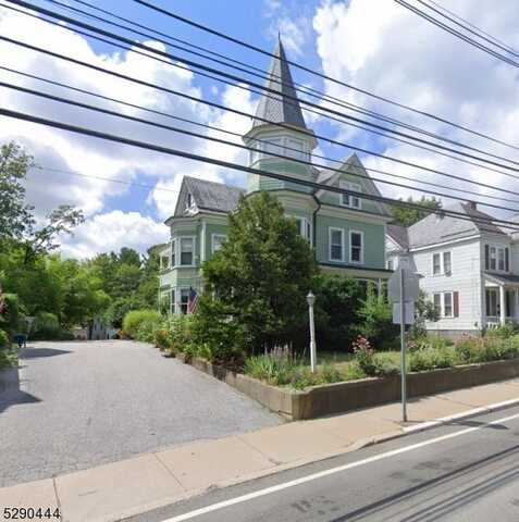 96 High St, Newton, NJ 07860