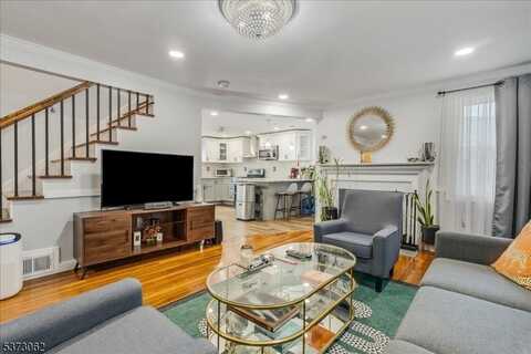 36 Woodcrest Cir, Springfield, NJ 07081