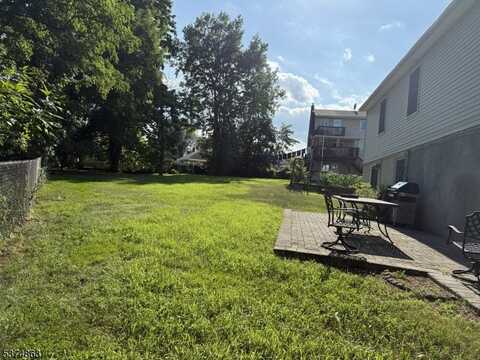 237 Morrissee Ave, Haledon, NJ 07508