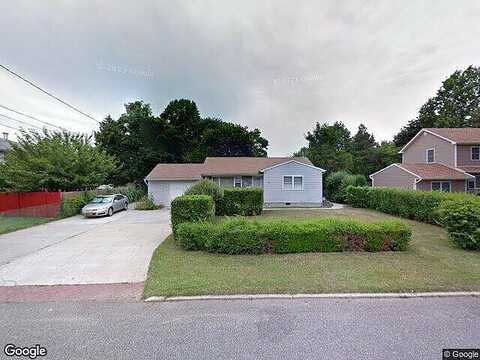 Meadowbrook Dr, Islip, NY 11751