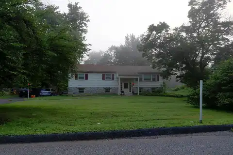 Lee, SPRING CITY, PA 19475