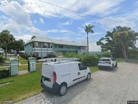 E Riverside Dr 26B, Fort Myers, FL 33916