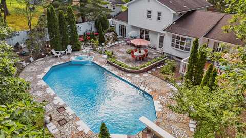 27 SQUIRE CT, TOMS RIVER, NJ 08753