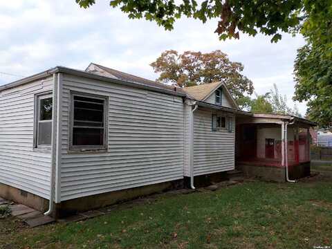 Claremont Ave, WEST BABYLON, NY 11704