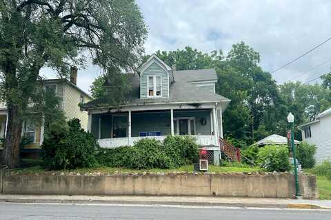 Main, EDINBURG, VA 22824