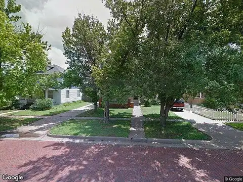 Oak, PRATT, KS 67124