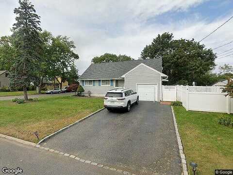 Veronica, NORTH BABYLON, NY 11703