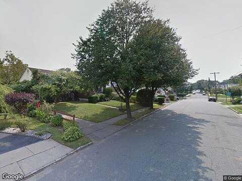 Bedford, NEW HYDE PARK, NY 11040