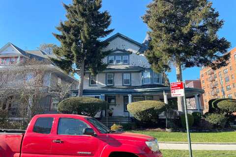 Stratford, BROOKLYN, NY 11218