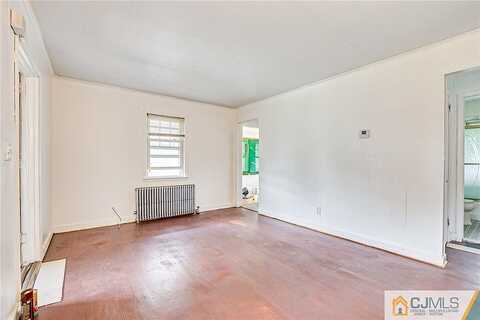 Columbus, WOODBRIDGE, NJ 07095
