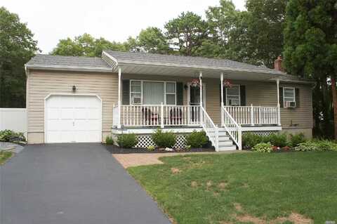 Gloria, MANORVILLE, NY 11949