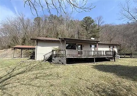 Town Hill Ave, Williamson, WV 25661