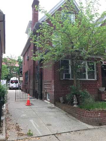 88Th, JACKSON HEIGHTS, NY 11372