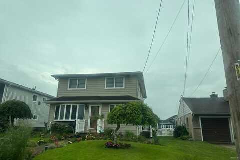 W Santa Barbara Road, Lindenhurst, NY 11757