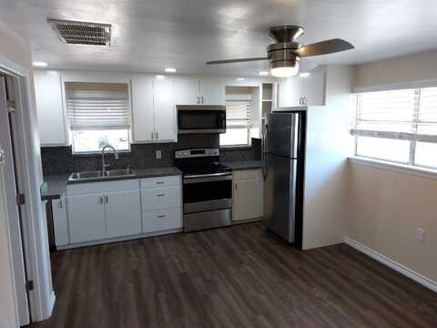 302 W Sandstone Street, Llano, TX 78643