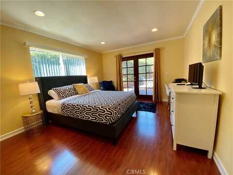 Lankershim, LOS ANGELES, CA 90068