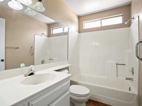 Kona, PALMDALE, CA 93552