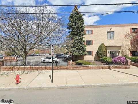 Broadway, LYNN, MA 01904