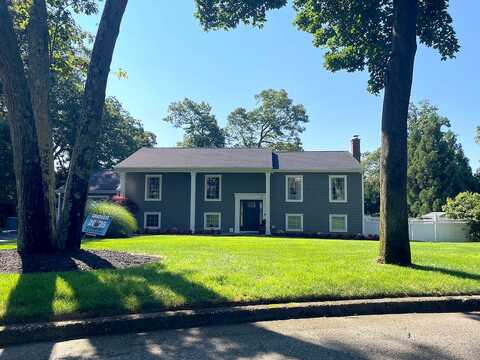 Patricia, SMITHTOWN, NY 11787