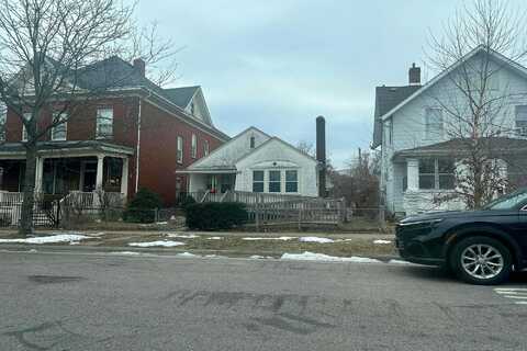 Charles, SAINT PAUL, MN 55104