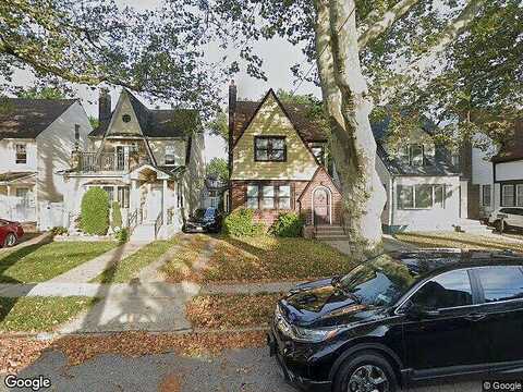 241St, BELLEROSE, NY 11426
