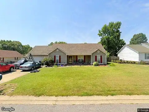 Sandra, DYERSBURG, TN 38024