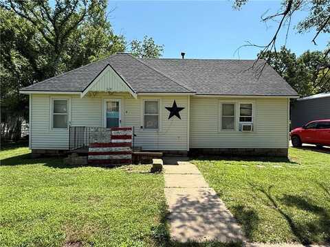 324 Plum Street, Cottonwood Falls, KS 66845