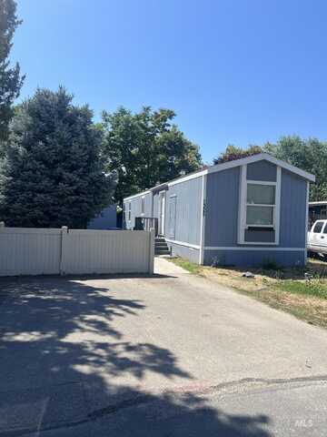 1325 N Arrow Ln, Boise, ID 83704