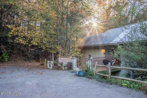 516 Proffitt Rd, Gatlinburg, TN 37738