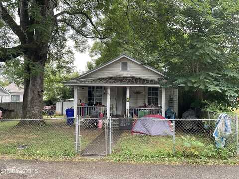 804 NW Virginia Ave, Harriman, TN 37748